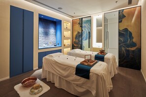 Outdoor treatment areas, hydrotherapy, aromatherapy, hot stone massages - Joy Holiday Hotel Lijiang (Lijiang)