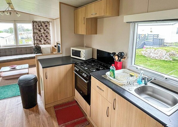 Fridge, oven, stovetop, toaster