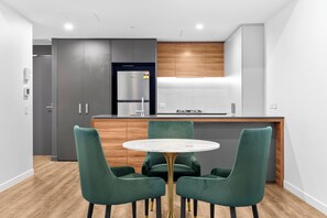One Bedroom Apartment | Private kitchen | Fridge, oven, stovetop, dishwasher - Lucid Apartments by CLLIX (South Brisbane)