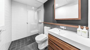 Apartamento | Baño | Ducha y toallas