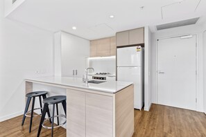 Fridge, oven, stovetop, dishwasher - Lucid Apartments by CLLIX (South Brisbane)