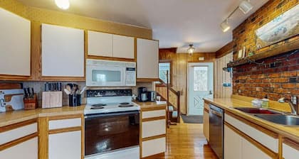 Southern Point Cottage on Lake Champlain