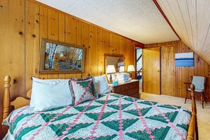 4 bedrooms, iron/ironing board, WiFi, bed sheets - Southern Point Cottage on Lake Champlain (South Hero)