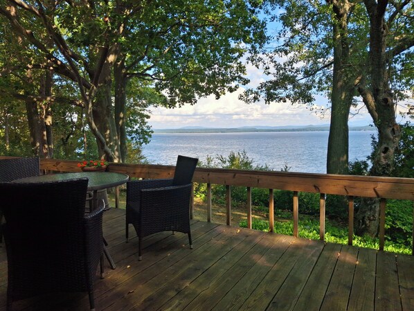 Outdoor dining - Southern Point Cottage on Lake Champlain (South Hero)