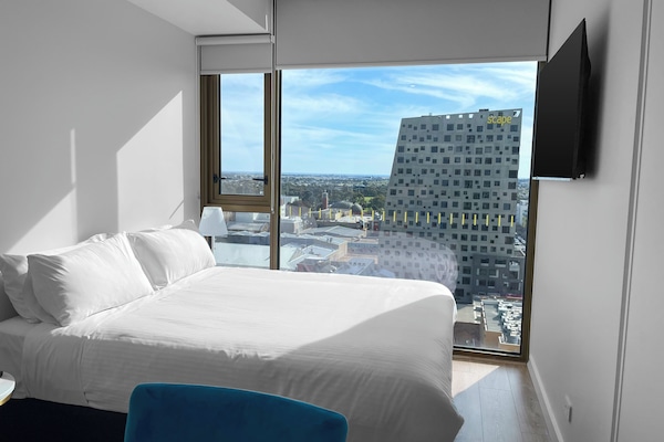 BĂŒgeleisen/BĂŒgelbrett, kostenloses WLAN, BettwĂ€sche