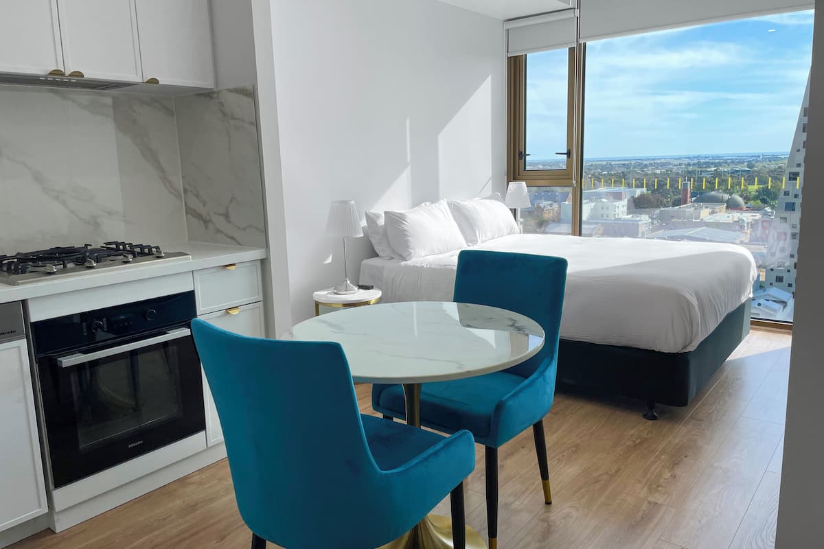 TV a schermo piatto 24 pollici con canali via cavo