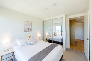 1 dormitorio, tabla de planchar con plancha, wifi gratis y ropa de cama