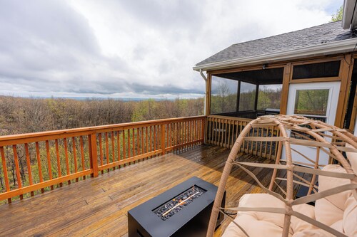 Spacious 5-bedroom house with Majestic Views Hot Tub in delightful Hidden Valley