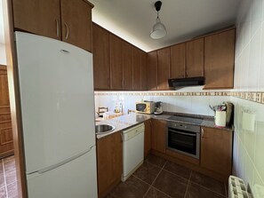 Refrigerador, microondas, horno y lavavajillas 