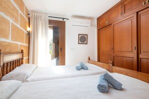 4 chambres, fer et planche à repasser, Wi-Fi gratuit, draps fournis