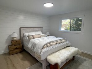 2 slaapkamers, een strijkplank/strijkijzer, gratis wifi, beddengoed