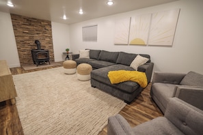 Smart TV y chimenea 