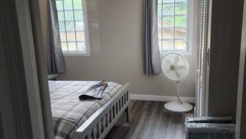 Bügeleisen/Bügelbrett, WLAN, Bettwäsche