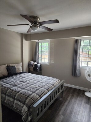 Ferros/tábuas de passar roupa, Wi-Fi, roupa de cama