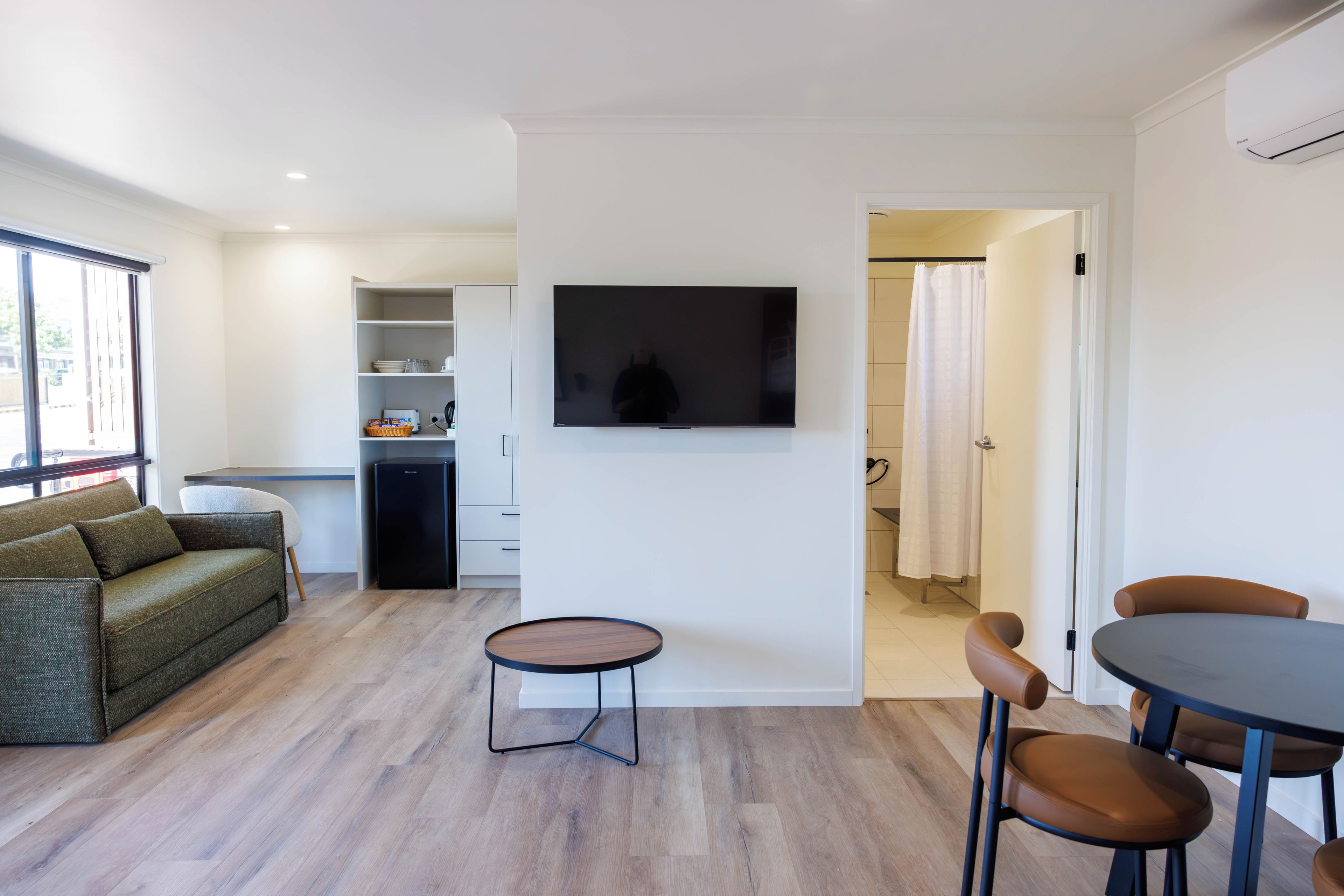 Accessible Cabin | Desk, iron/ironing board, WiFi (free)
