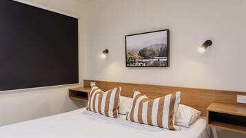 Trio Cabin | Desk, iron/ironing board, free WiFi