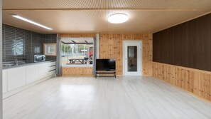 Basic Room, 1 Bedroom (No.6 Moss Rose (Pet/Pension/Bath)) | 1 bedroom, free WiFi - Chaesonghwa Glamping in Yeongcheon (Yeongcheon)