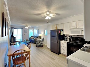 Condo (2 Bedrooms) | Property amenity