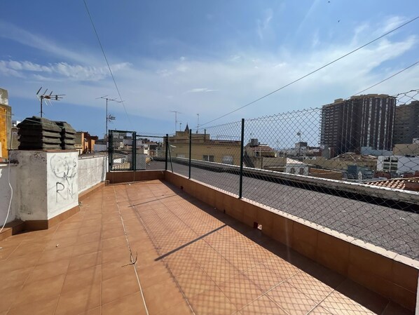 المنطقة المحيطة بالمنشأة