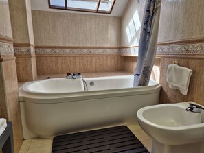 Hårføner og håndklær