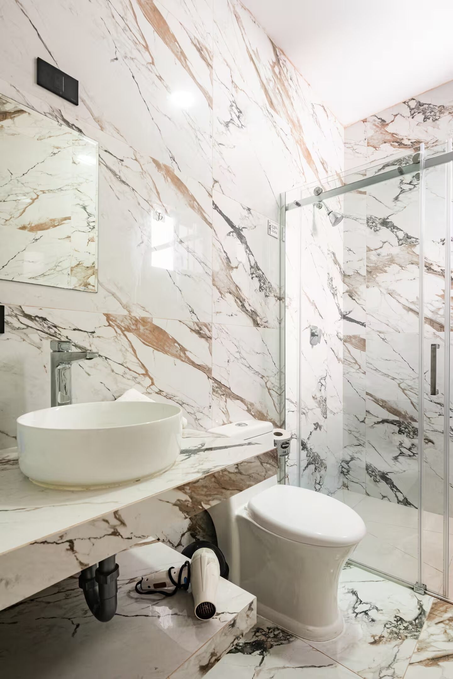 Deluxe Double or Twin Room | Bathroom | Shower, hair dryer, towels, soap