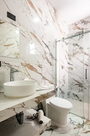 Deluxe Double or Twin Room | Bathroom - Alce33 (Cancún)