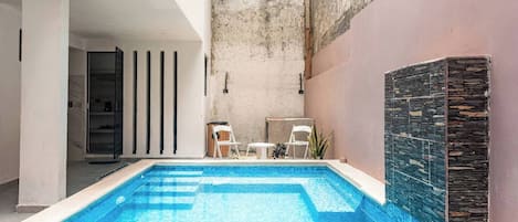 10 outdoor pools