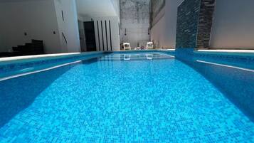 10 outdoor pools