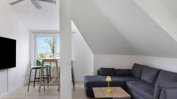 Televisión y chimenea