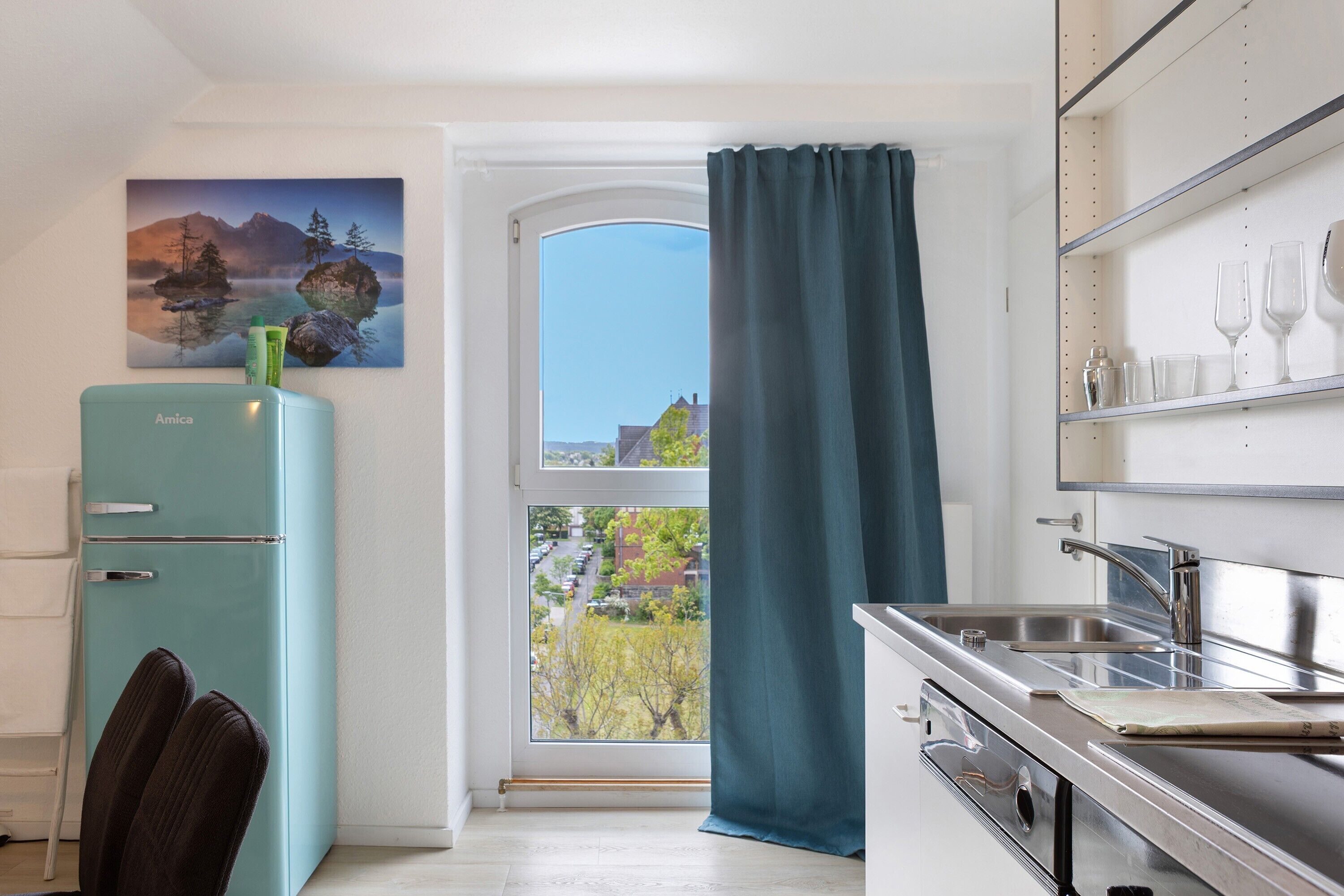 Køleskab, mikrobølgeovn, ovn, kogeplade