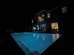 A heated pool - Luxury Golf Estate with Golf Simulator | Bowling | Theater | Sauna | Cold Plunge | Poker Room (Reunion)