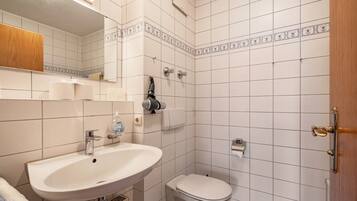 Ducha, secador de pelo, toallas