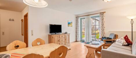 Fernseher, Tischtennisplatte