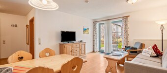 Holiday Apartment 'Brünnstein-Zimmer 11' with Mountain View, Shared Garden and Wi-Fi