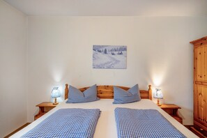 1 bedroom, free WiFi, bed sheets - Studio 'Brünnstein-Zimmer 40' with Pool, Shared Garden and Sauna (Oberaudorf)