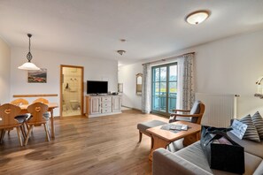 TV, ping pong - Studio 'Brünnstein-Zimmer 40' with Pool, Shared Garden and Sauna (Oberaudorf)