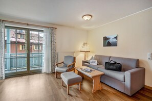 TV, ping pong - Studio 'Brünnstein-Zimmer 40' with Pool, Shared Garden and Sauna (Oberaudorf)