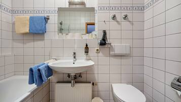 Ducha, secador de pelo, toallas