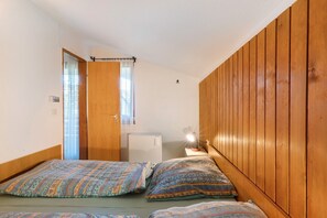 1 bedroom, free WiFi, bed sheets