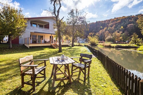 Wohnung 2 – Gemütliche Ferienwohnung mit Balkon & Flusszugang