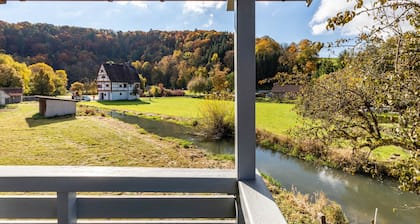 Wohnung 3 – Helle Ferienwohnung mit Balkon & Flusszugang