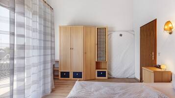 1 bedroom, free WiFi, bed sheets