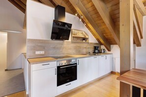 Kühlschrank, Ofen, Herdplatte, Geschirrspüler