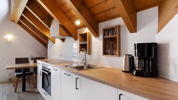 Refrigerador, horno, parrilla de estufa y lavavajillas