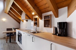 Fridge, oven, stovetop, dishwasher - Apartment 'Waldblick' with Wi-Fi (Königsfeld im Schwarzwald)