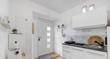 Ferienwohnung 'Schöne Garten' mit Bergblick, Wi-Fi und Klimaanlage