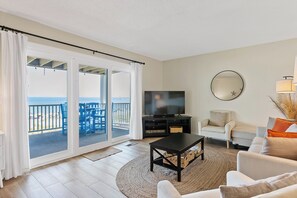 Condo (3 Bedrooms) | Property amenity