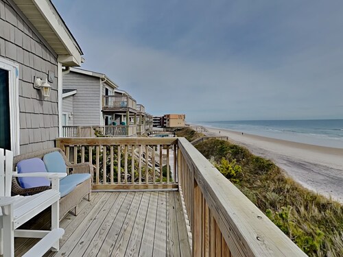 Pelican Nest by Topsail Realty