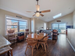 Condo (2 Bedrooms) | Property amenity