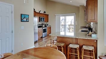 Condo (2 Bedrooms) | Property amenity